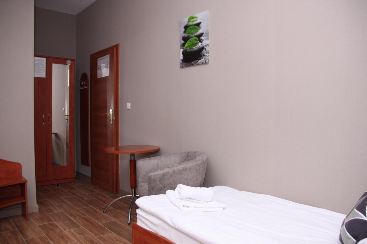 Hotel Przylesie Sierosław Eksteriør bilde