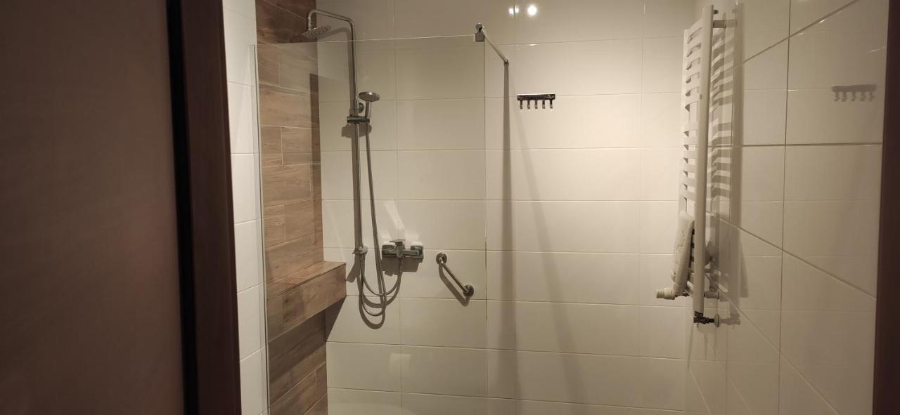 Hotel Przylesie Sierosław Eksteriør bilde