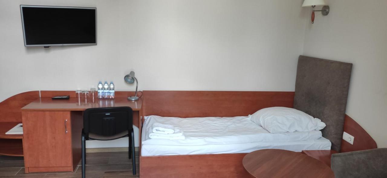 Hotel Przylesie Sierosław Eksteriør bilde