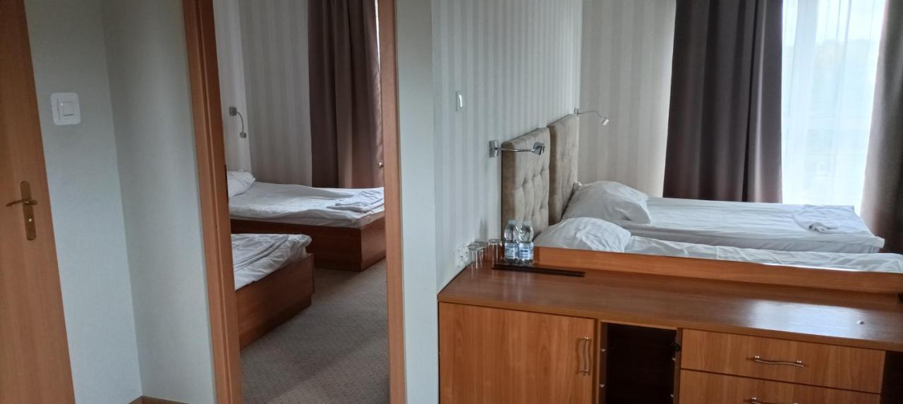 Hotel Przylesie Sierosław Eksteriør bilde
