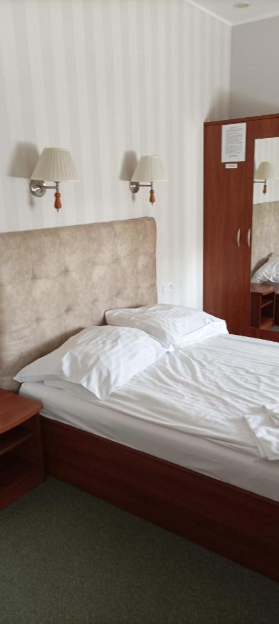 Hotel Przylesie Sierosław Eksteriør bilde