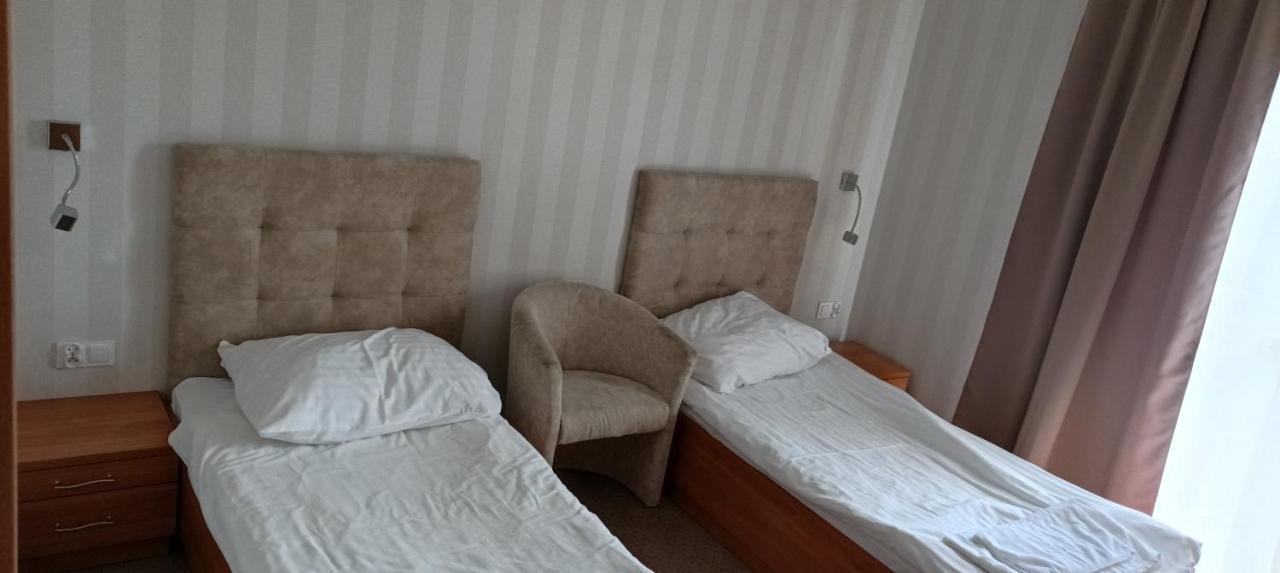 Hotel Przylesie Sierosław Eksteriør bilde