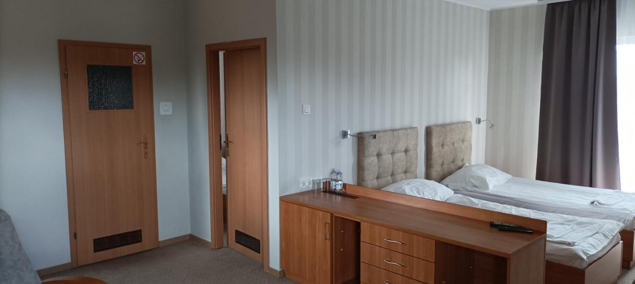 Hotel Przylesie Sierosław Eksteriør bilde