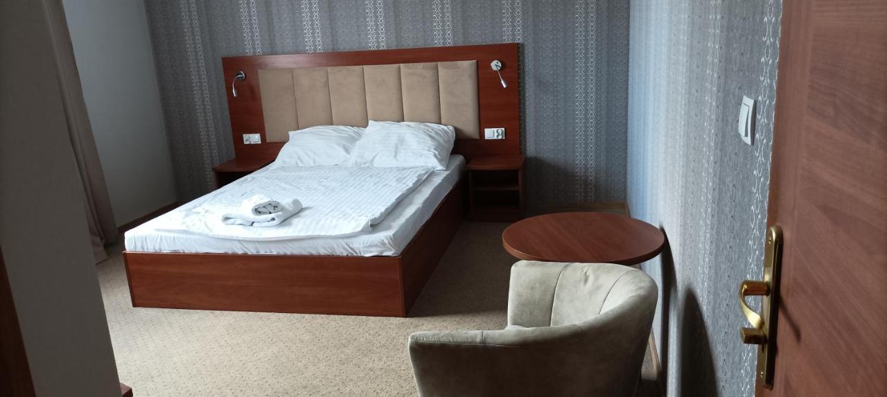 Hotel Przylesie Sierosław Eksteriør bilde