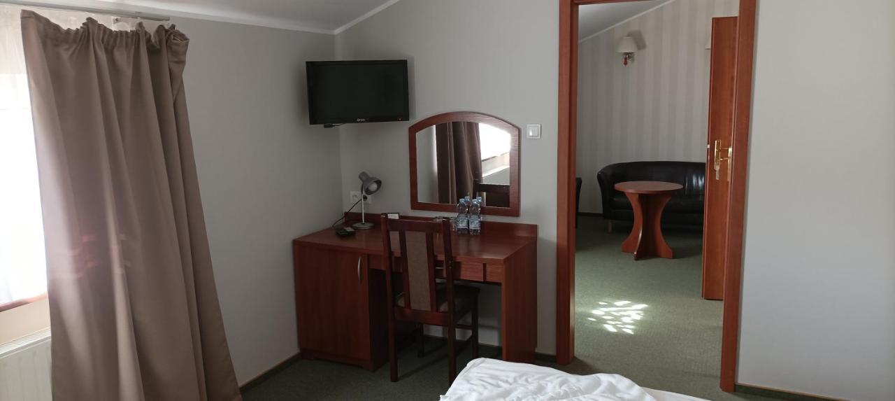 Hotel Przylesie Sierosław Eksteriør bilde