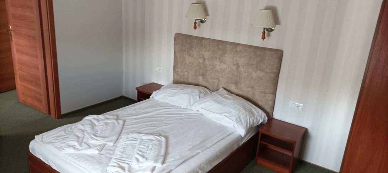 Hotel Przylesie Sierosław Eksteriør bilde