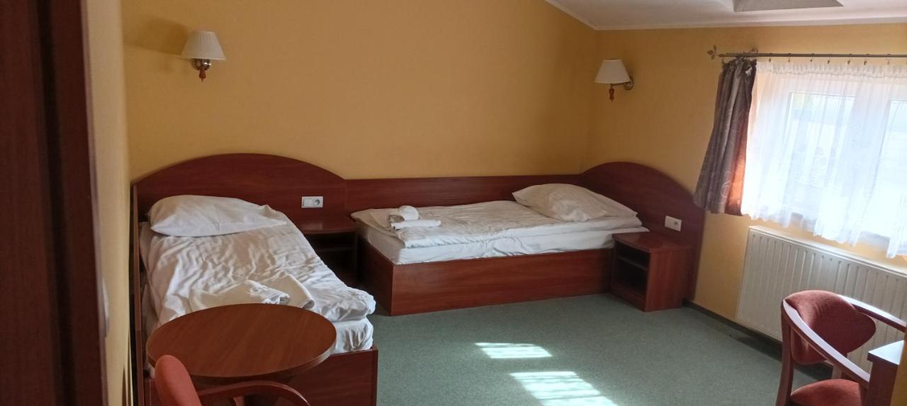 Hotel Przylesie Sierosław Eksteriør bilde