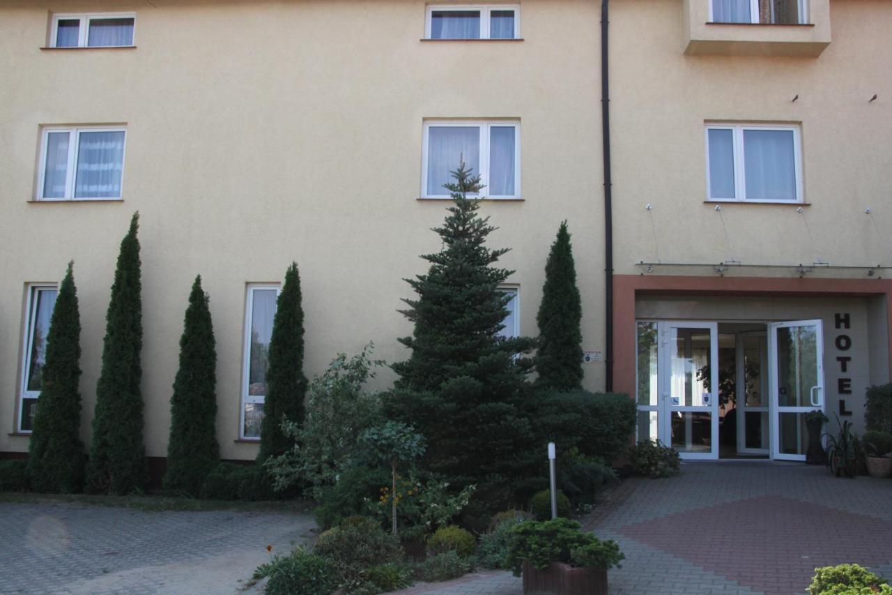 Hotel Przylesie Sierosław Eksteriør bilde